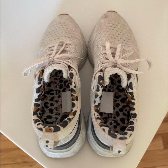 Nike Running Shoes Womens 7.5 Infinity React Flyknit - Picture 6 of 7